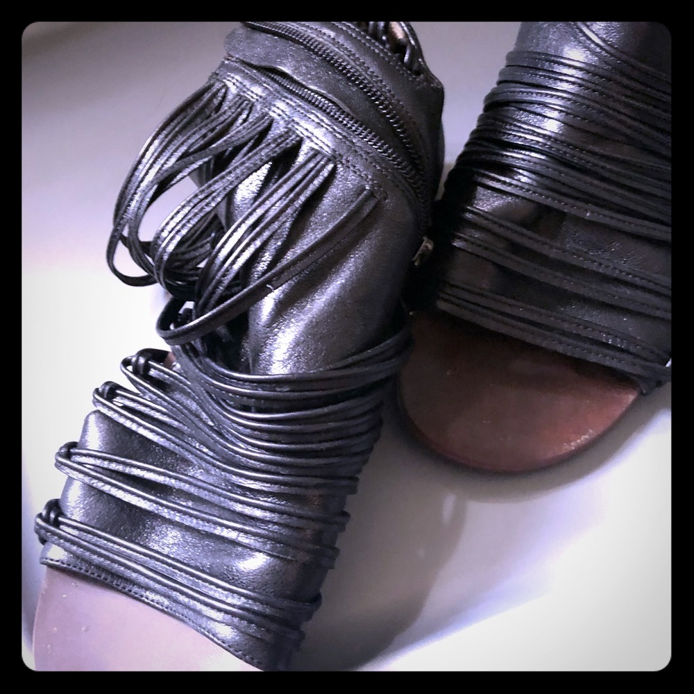 Boutique 9 zipper sandals-size 7.5